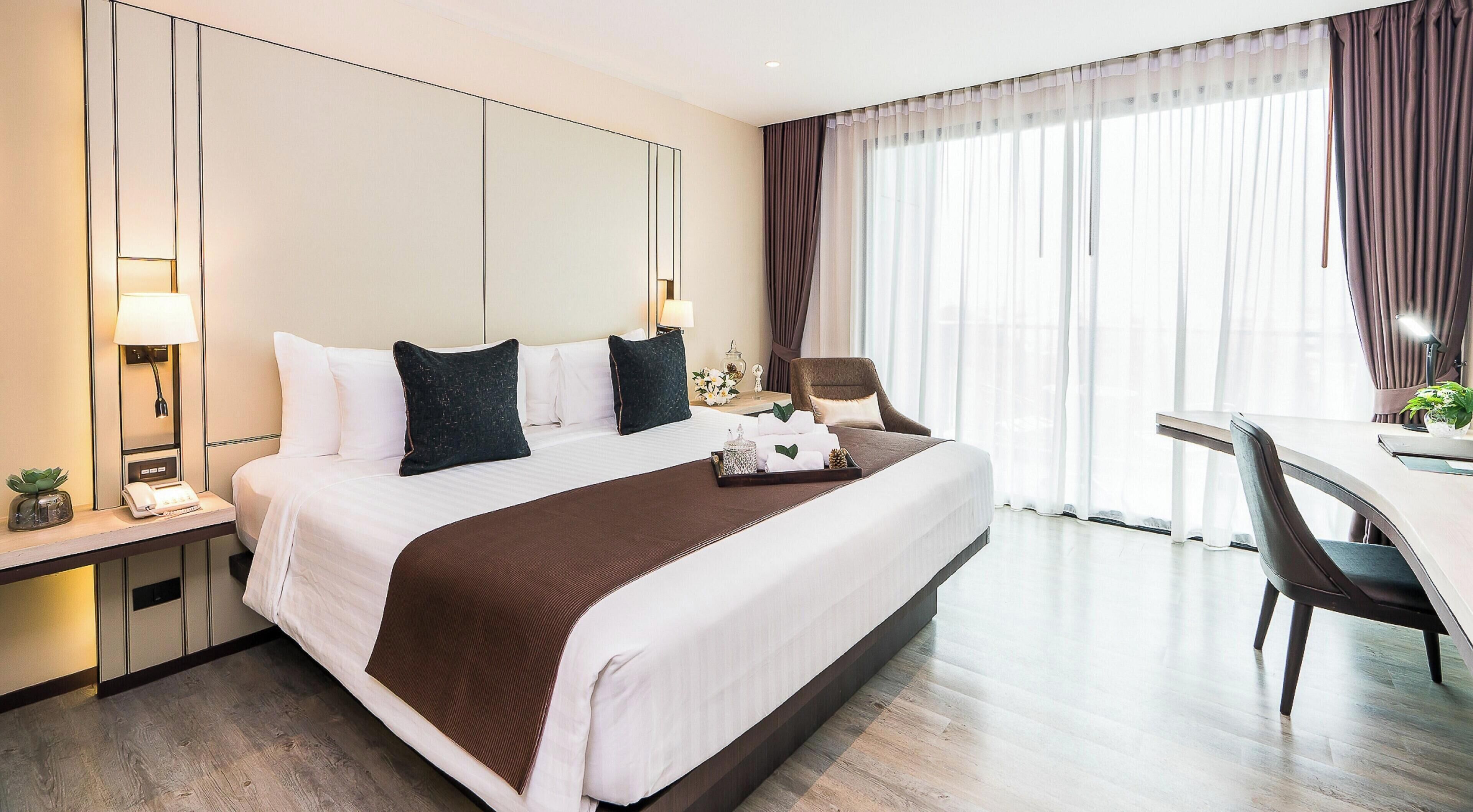 Premium bedding, minibar, in-room safe, desk