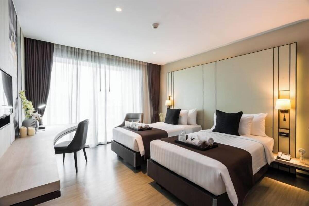 Premium bedding, minibar, in-room safe, desk