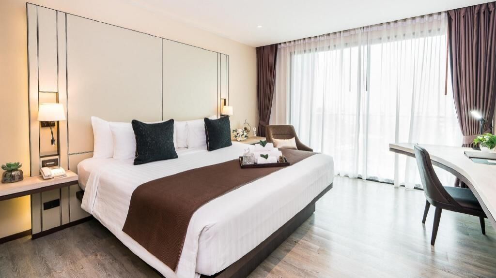 Premium bedding, minibar, in-room safe, desk