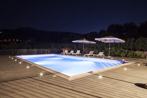 Außenpool, Liegestühle