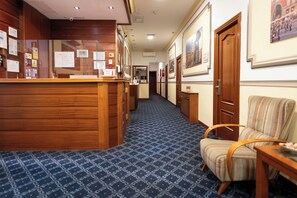Reception - Hostal Edreira (Madrid)