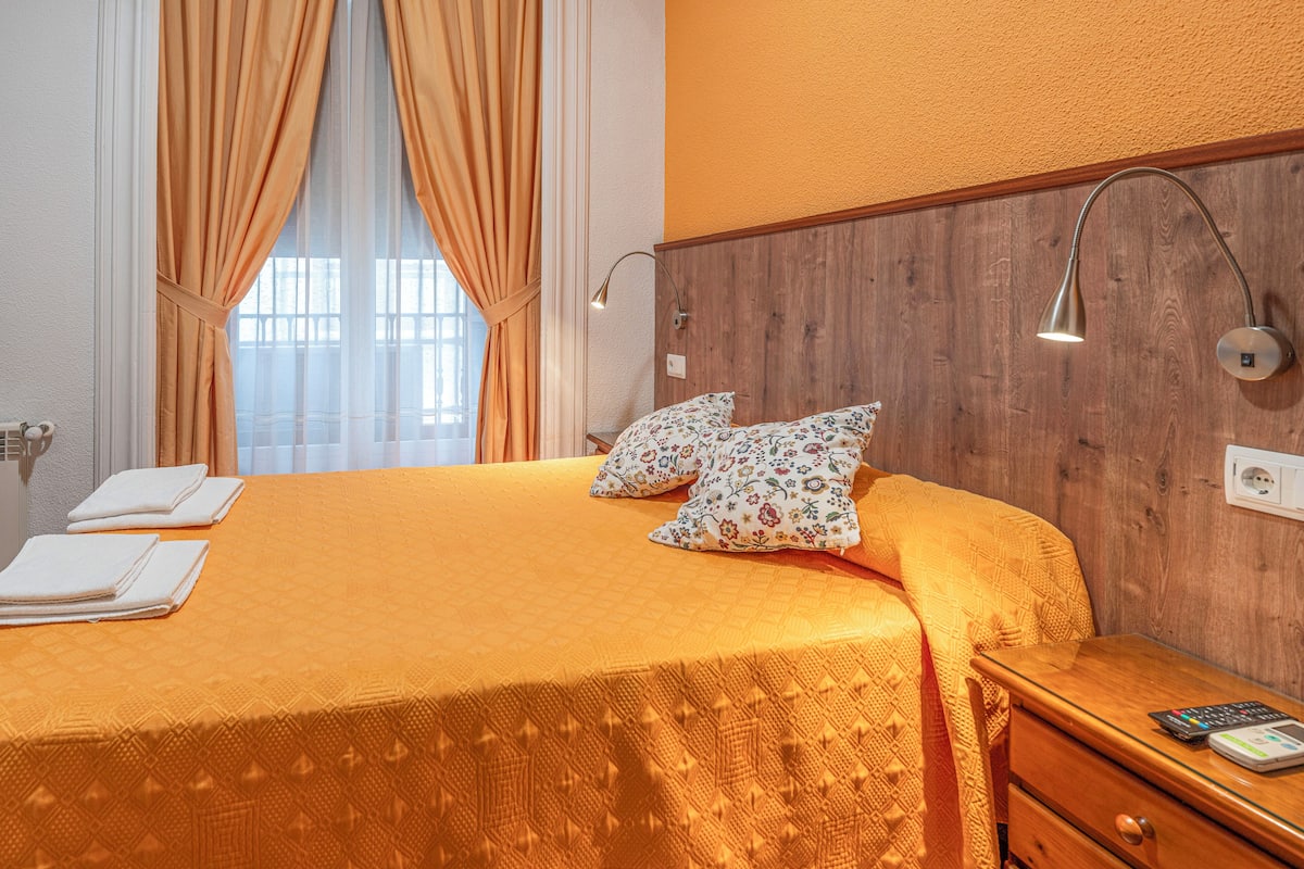 Double Room | In-room safe, desk, blackout drapes, free WiFi