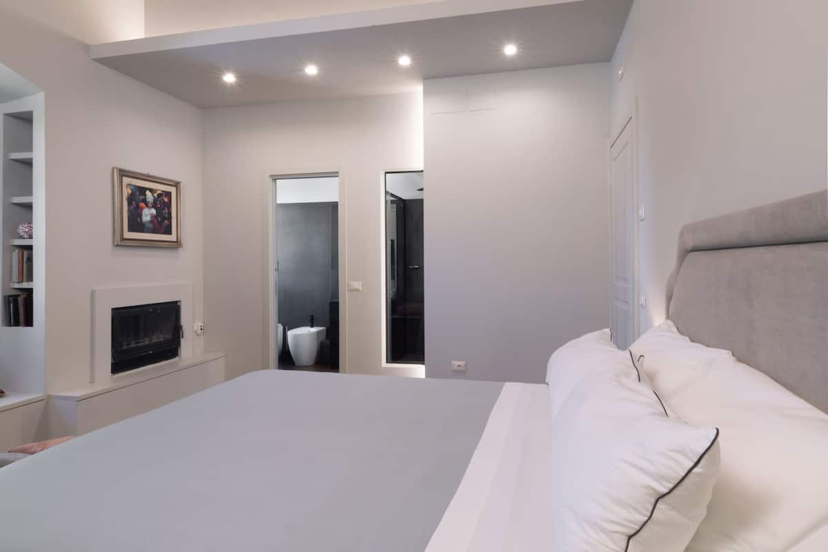 Luxury-Doppel- oder -Zweibettzimmer, 1 Queen-Bett | Pillowtop-Betten, Schreibtisch, kostenloses WLAN, individuell dekoriert