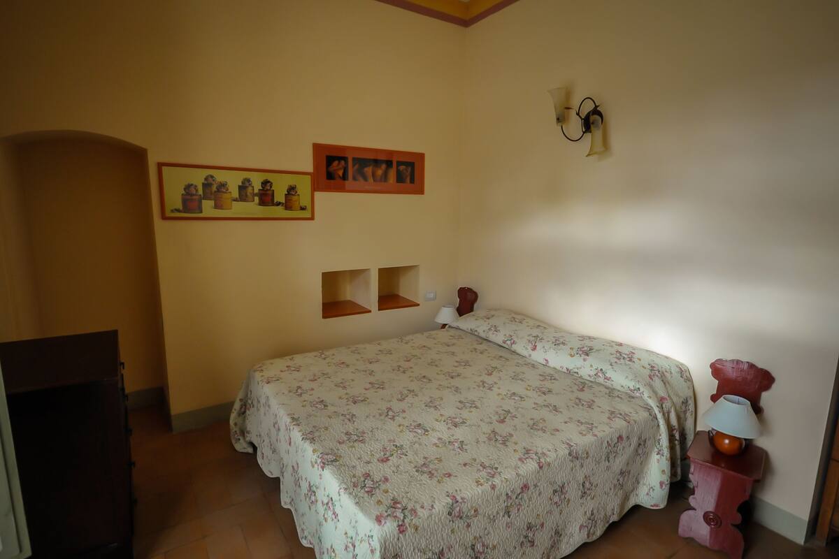 Pillowtop beds, individually decorated, individually furnished, desk