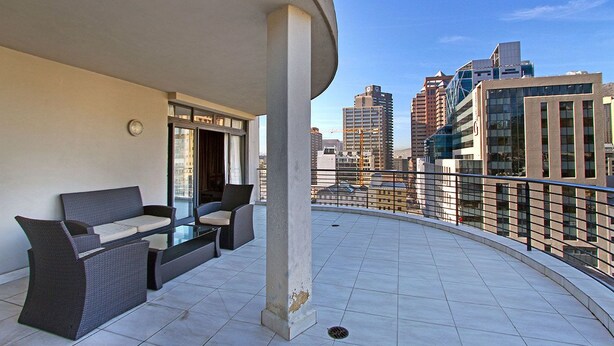 Unclassified image, 1 of 13, button - 904 Quayside (Cape Town)