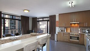Unclassified image, 3 of 13, button - 904 Quayside (Cape Town)