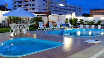2 outdoor pools