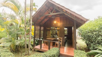 Blackout curtains, free WiFi