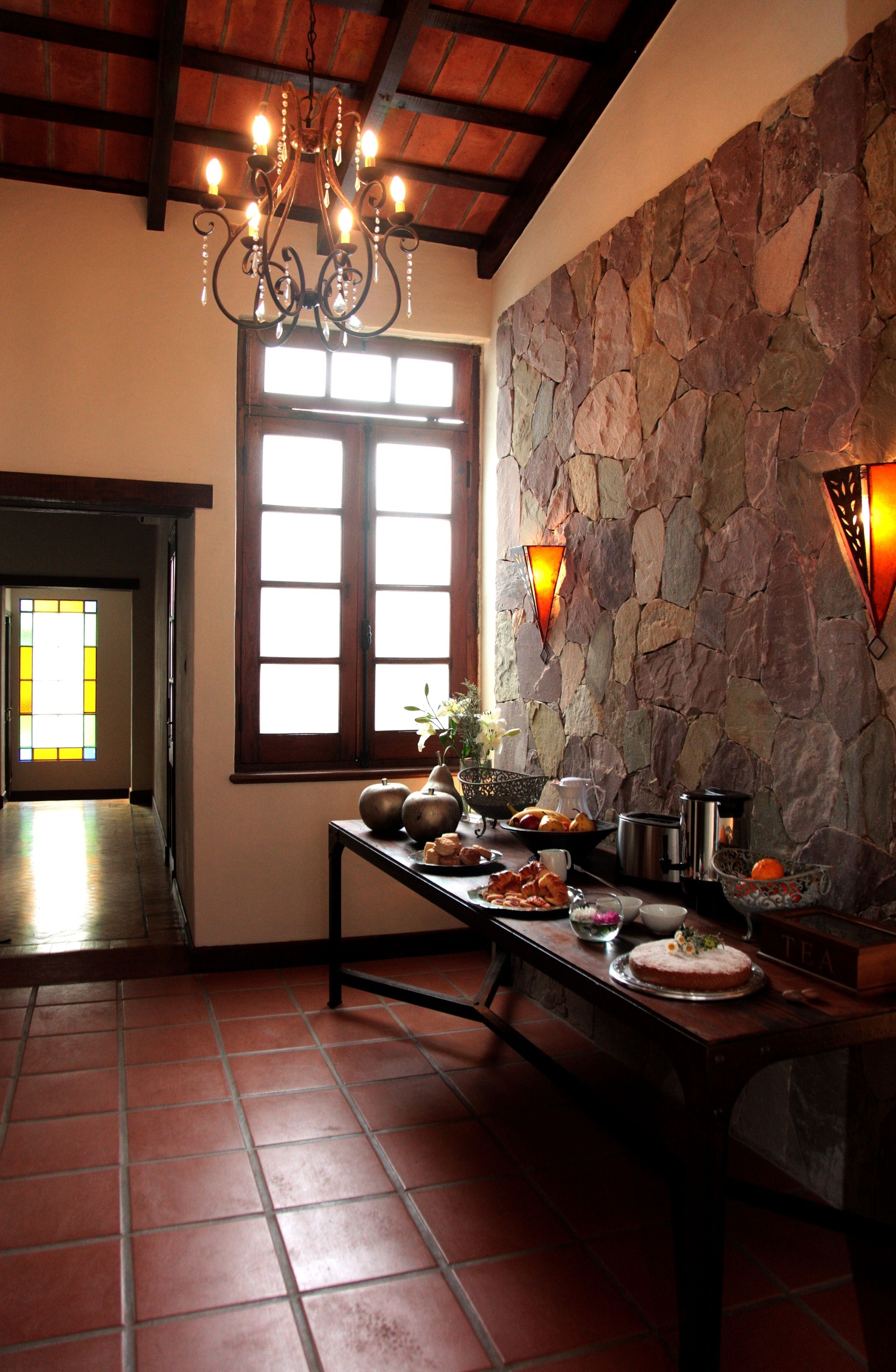 free buffet breakfast