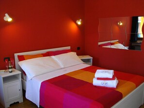 1 bedroom, premium bedding, down comforters, minibar - Hotel La Corte (Naples)