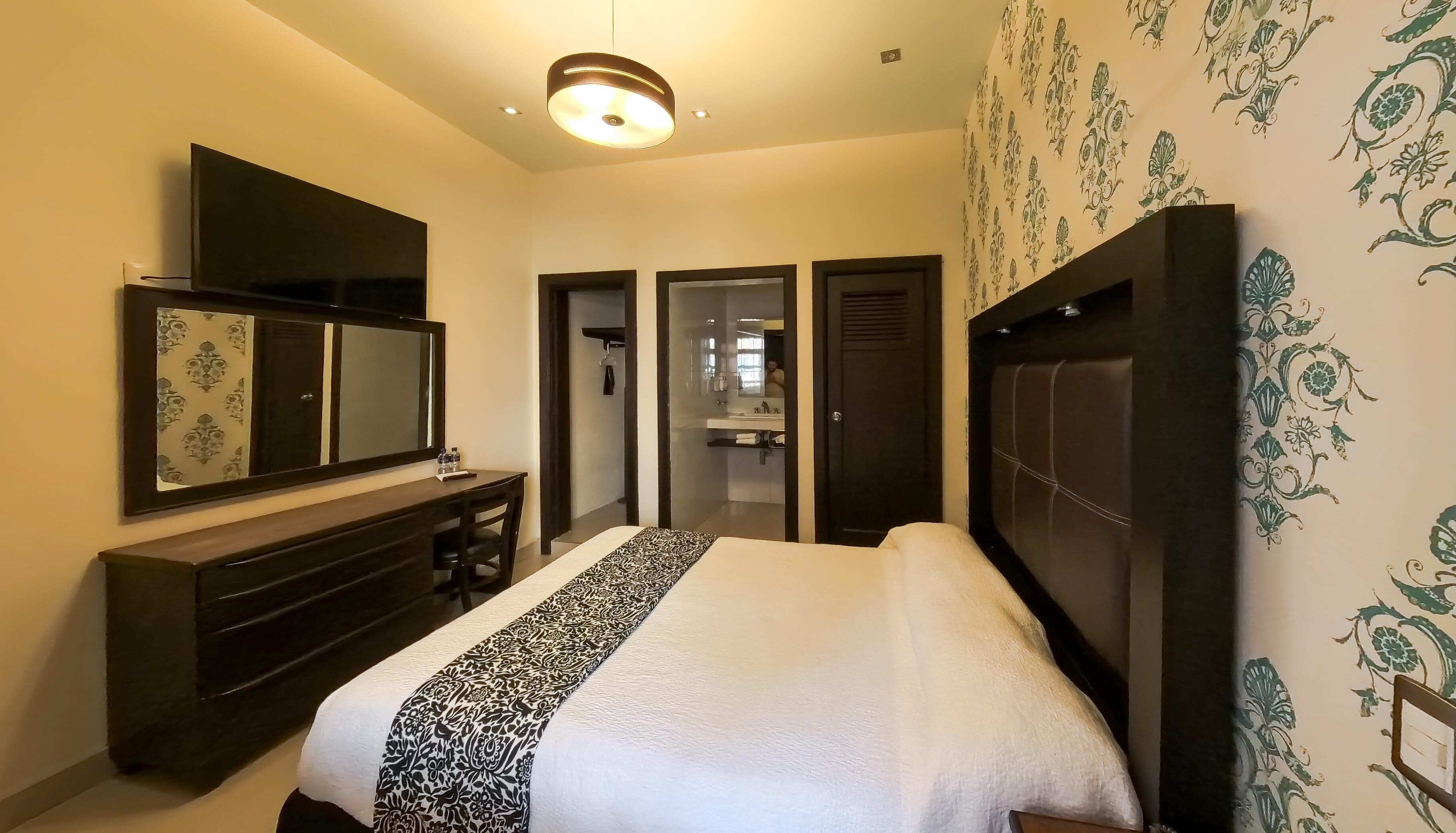 Két bảo mật tại phòng, bàn ủi/dụng cụ ủi quần áo 