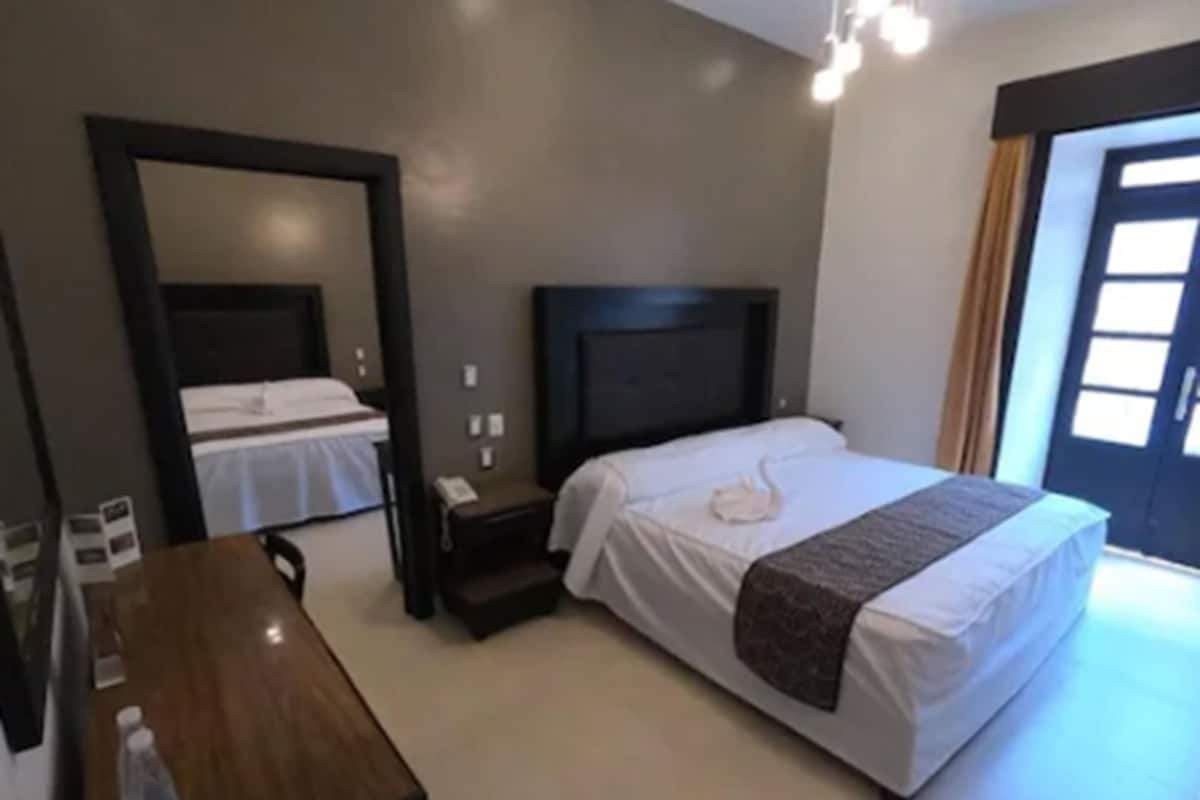 Familien-Suite | Zimmersafe, Bügeleisen/Bügelbrett, kostenloses WLAN, Bettwäsche