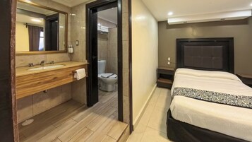 Family Suite | Peti besi dalam bilik, seterika/papan seterika, Wi-fi percuma 