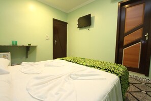 Minibar, phòng cách âm, truy cập Internet không dây miễn phí 
