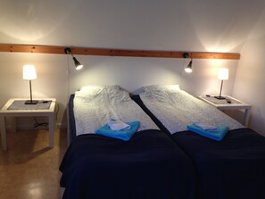 Twin Room, Shared Bathroom (Private WC)