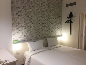 Phòng cách âm, bàn ủi/dụng cụ ủi quần áo