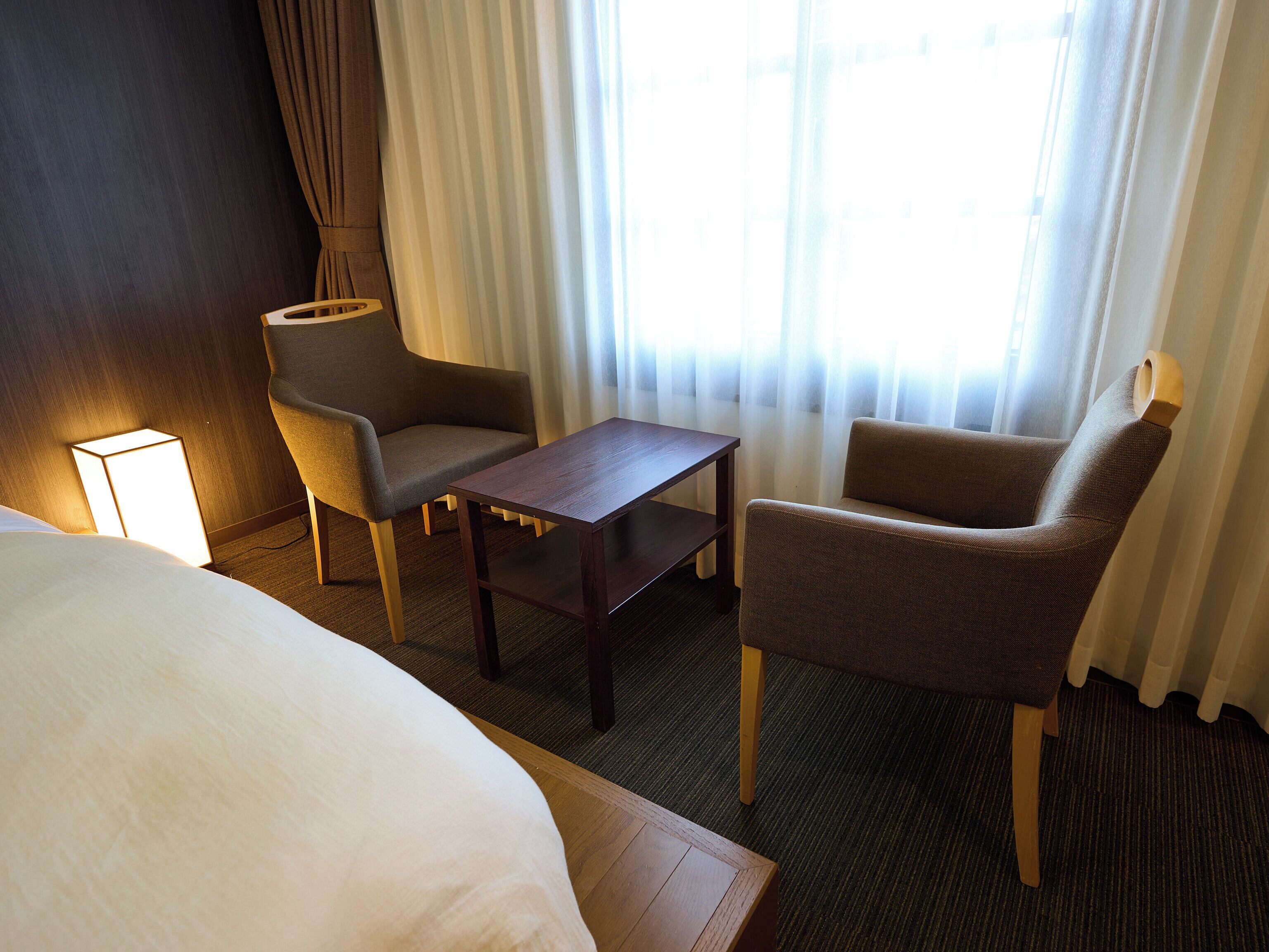 Triple Room | In-room safe, desk, blackout drapes, soundproofing