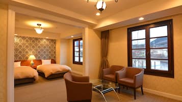 Suite Room | 1 bedroom, in-room safe, desk, blackout drapes