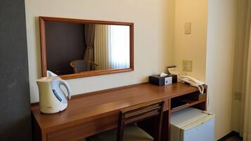 Twin Room | In-room safe, desk, blackout curtains, soundproofing