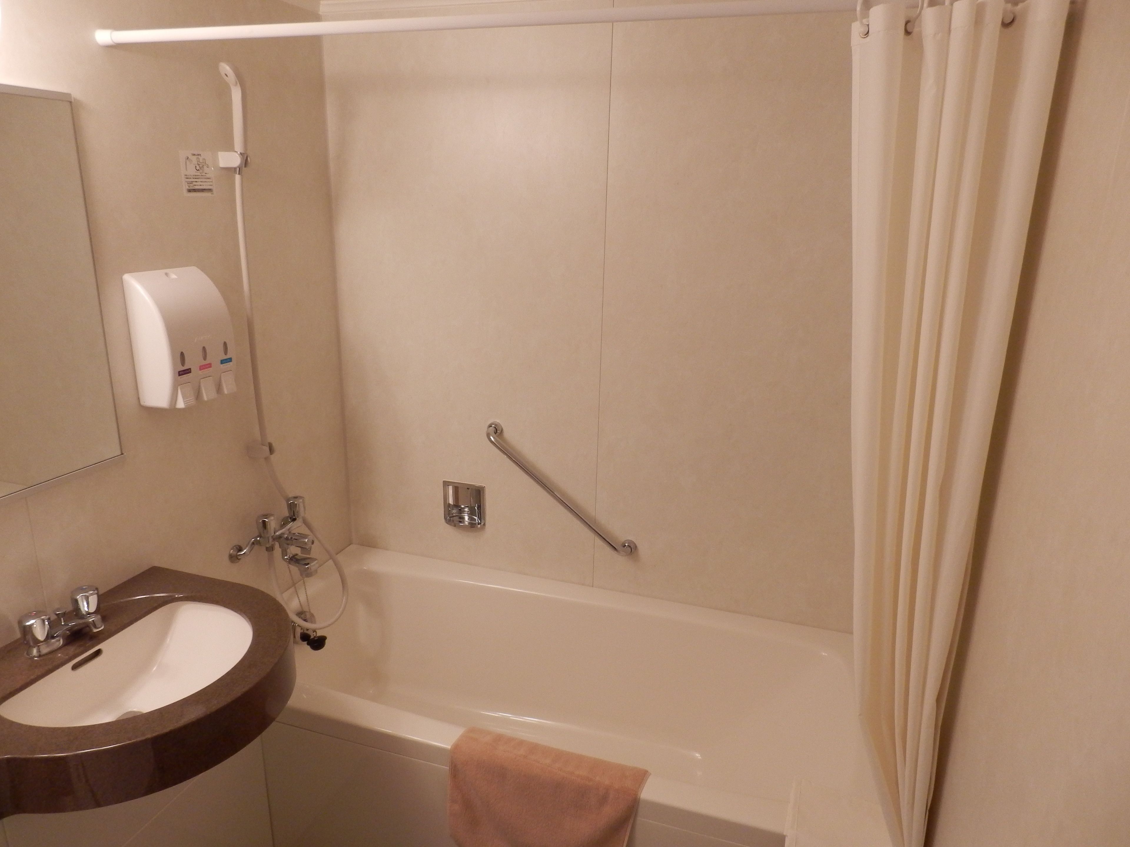 combined shower/bathtub, free toiletries, hair dryer, slippers