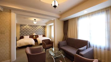 Suite Room | In-room safe, desk, blackout drapes, soundproofing
