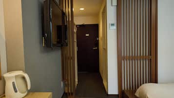 Japanese-style Double Room | In-room safe, desk, blackout drapes, soundproofing