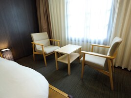 和風ダブルルーム | セーフティボックス (室内)、デスク、遮光カーテン、防音設備