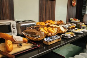 Free daily buffet breakfast - Parkside Sunline Hotel (Hanoi)
