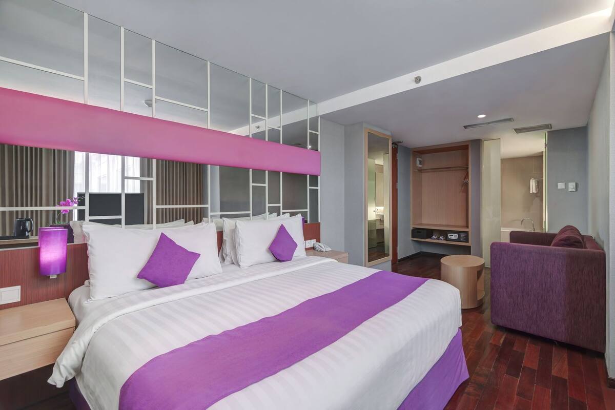 ห้องสวีท | มินิบาร์, ตู้นิรภัยในห้องพัก, โต๊ะทำงาน, พื้นที่ทำงานแบบใช้แล็ปท็อป