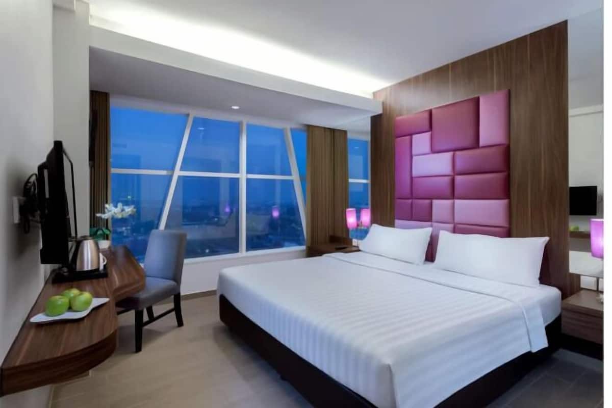 Minibar, in-room safe, desk, laptop workspace