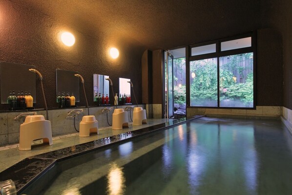 Indoor spa tub