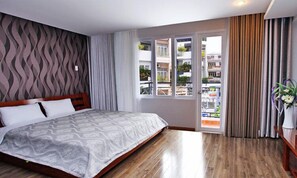 Desk, blackout drapes, free WiFi - White Swan Apartment (Nha Trang)