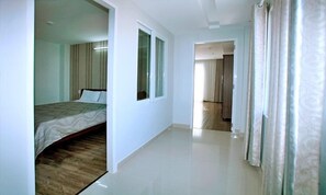 Desk, blackout drapes, free WiFi - White Swan Apartment (Nha Trang)