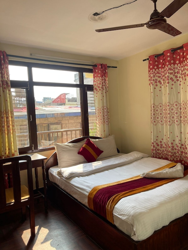 In-room safe, free WiFi - Holyland Guest House (Kathmandu)