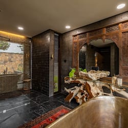Luxe villa, privézwembad, uitzicht op vallei | Badkamer | Een haardroger, badjassen, handdoeken, zeep