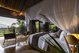 Ropa de cama de alta calidad, colchones con pillow-top y minibar 