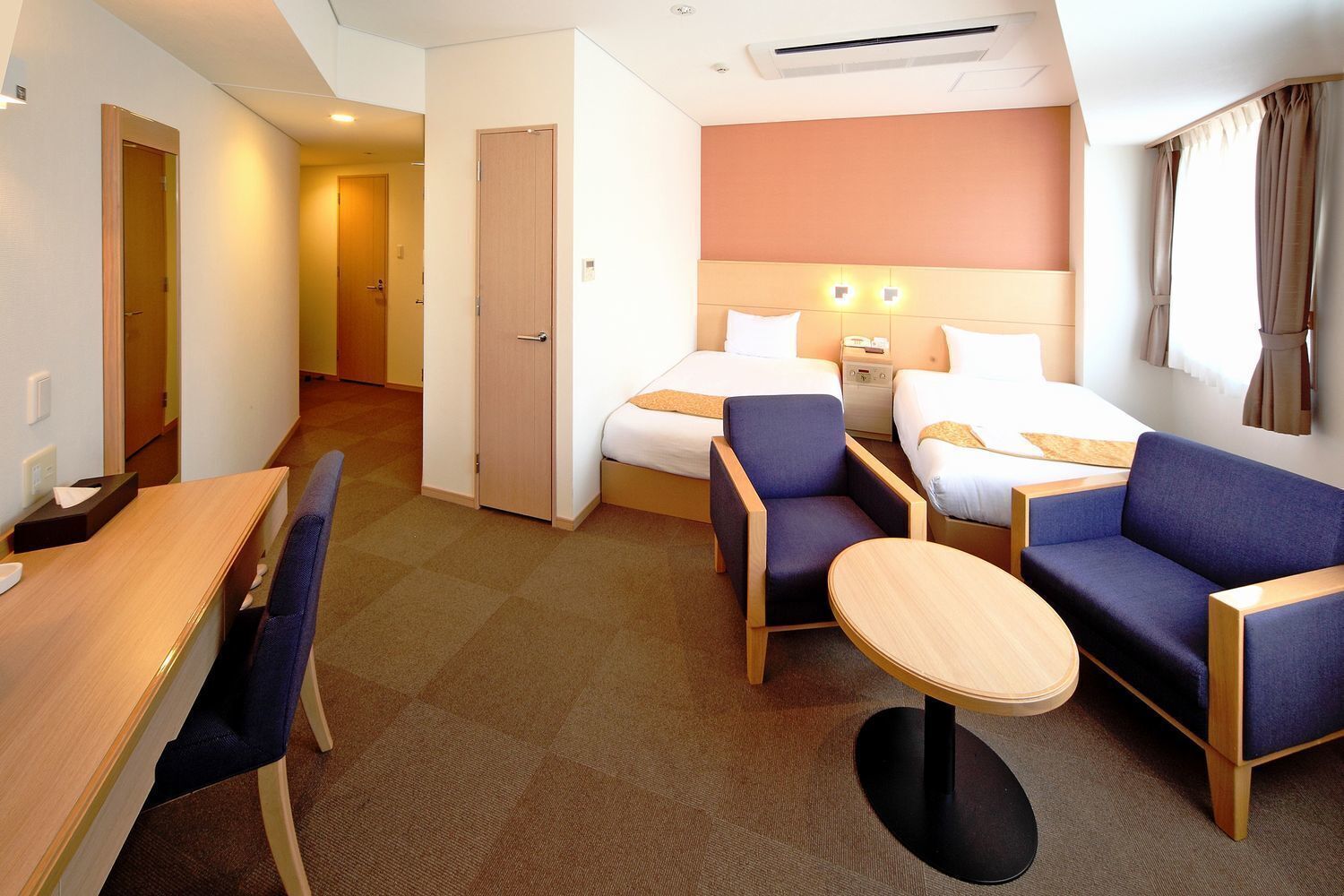 Desk, free WiFi, wheelchair access