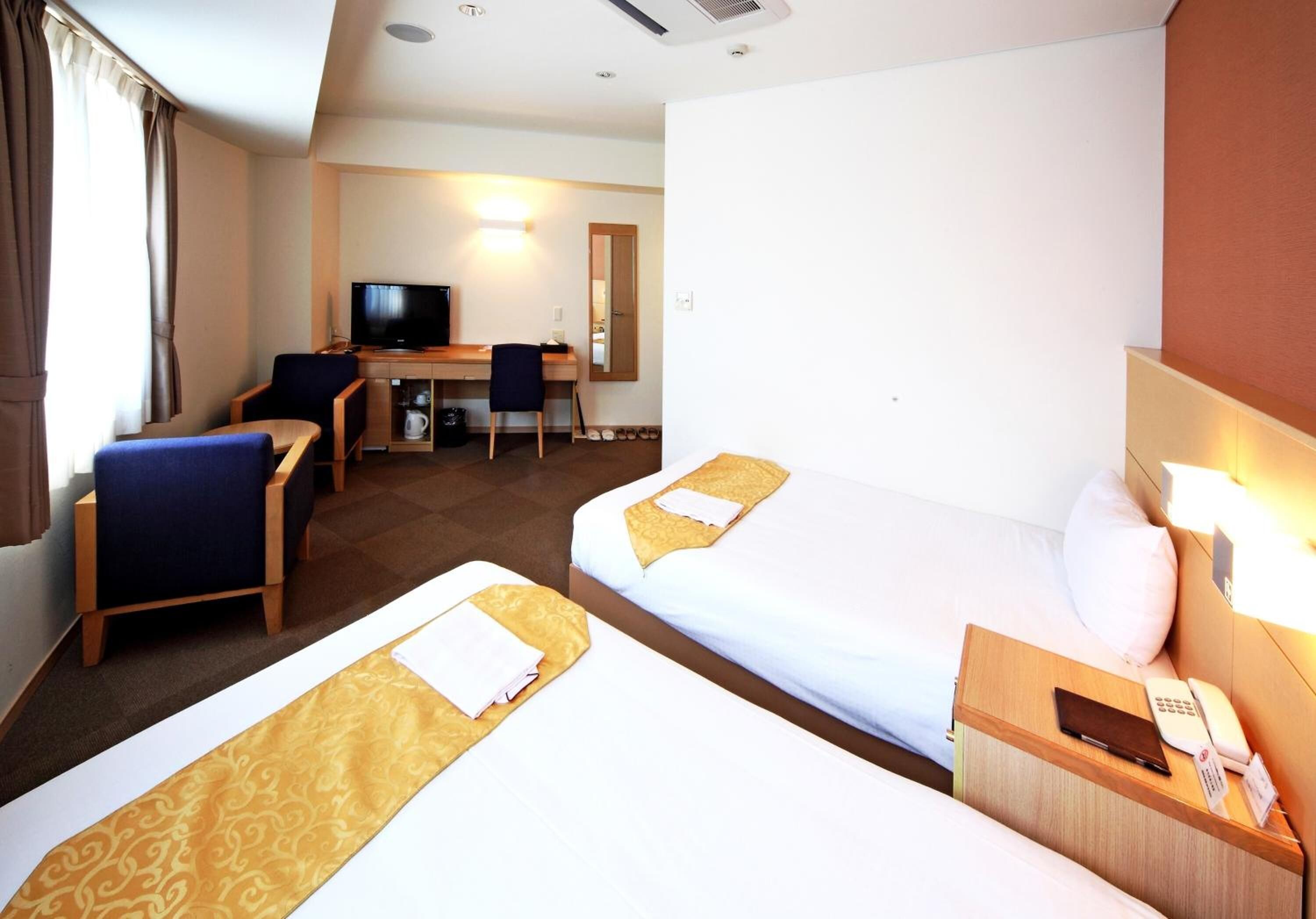 desk, free wifi, wheelchair access