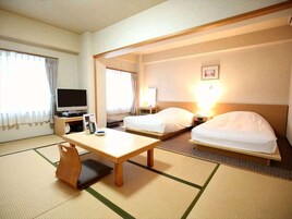 华丽客房, 吸烟房 (Japanese-Western Style) | 遮光窗帘、熨斗/熨板、免费 WiFi、床单