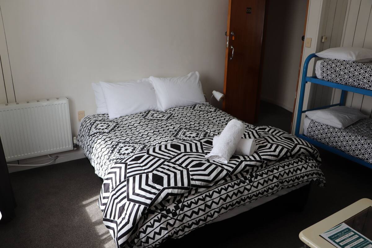 Kea Room (Private Bathroom) | WiFi (free)