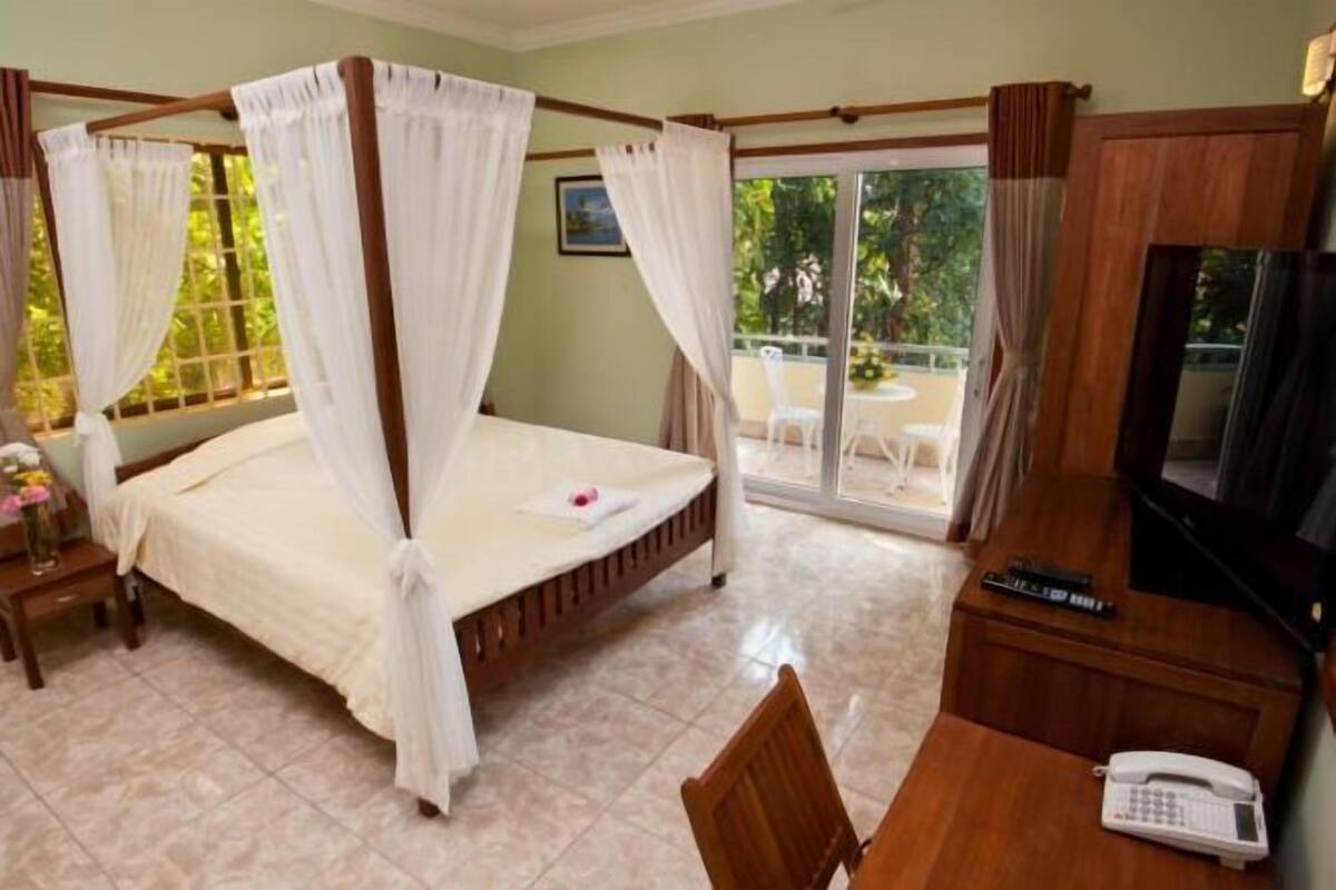 Premium bedding, Select Comfort beds, minibar, in-room safe