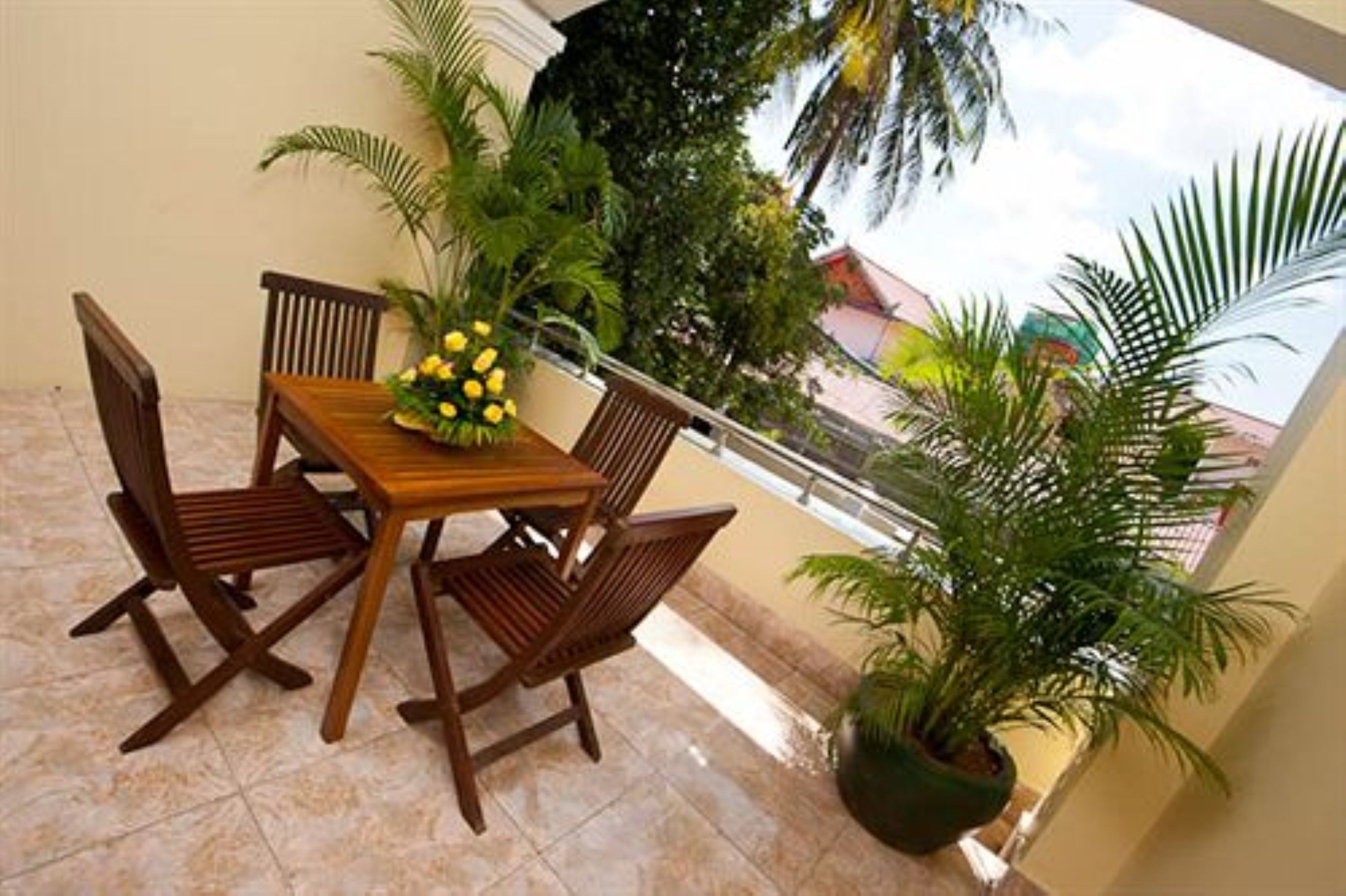 breakfast, lunch served; local and international cuisine, pool views