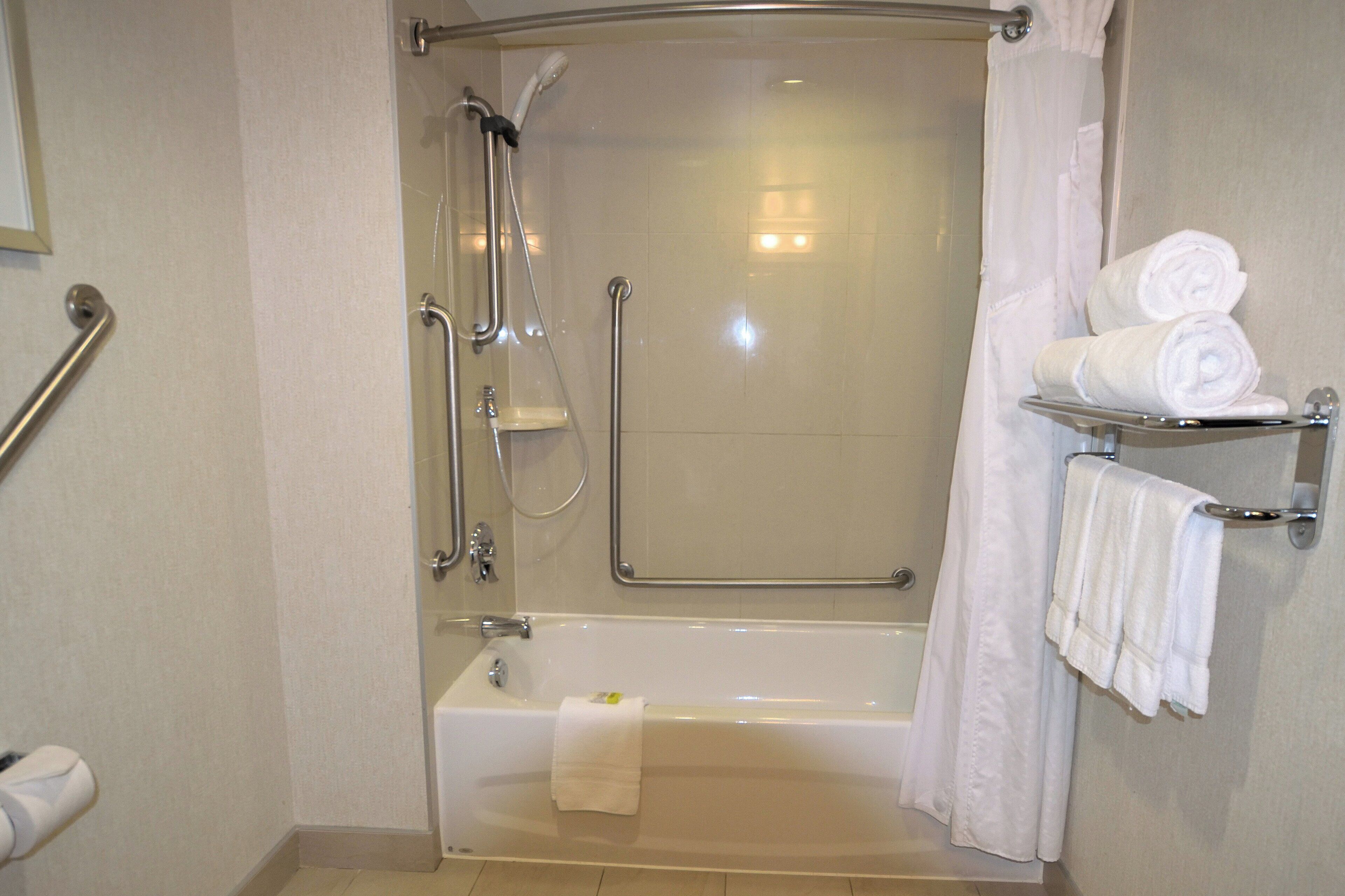 combined shower/bathtub, eco-friendly toiletries, hair dryer, towels