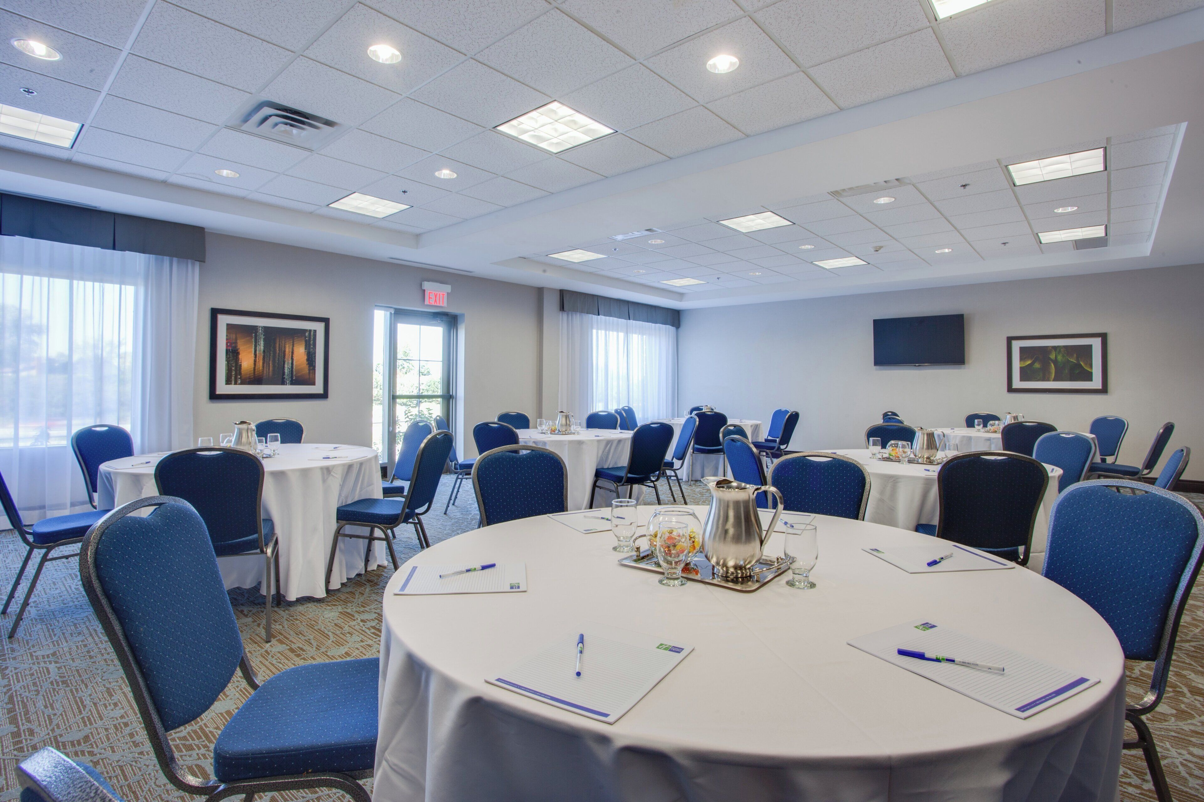 Photo - Holiday Inn Express & Suites Ottawa East - Orleans by IHG
