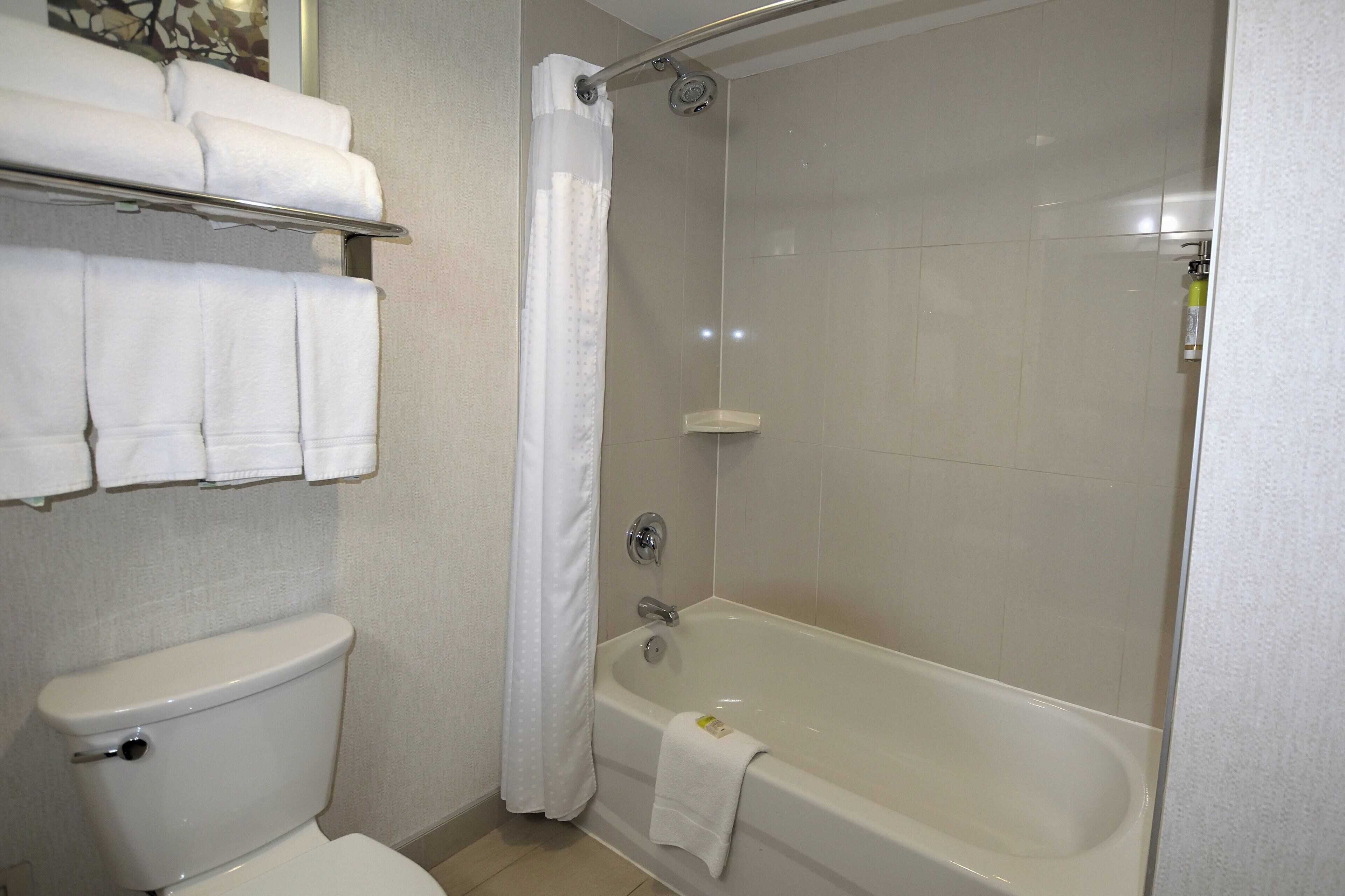 combined shower/bathtub, eco-friendly toiletries, hair dryer, towels