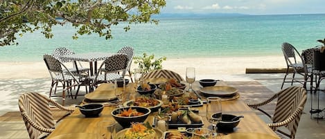 4 restaurants servant le déjeuner et le dßner, plats Cuisine chinoise