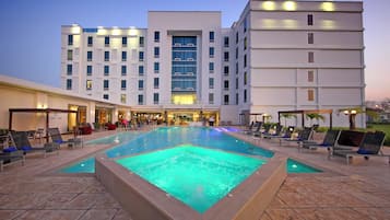 Outdoor pool, pool umbrellas, sun loungers