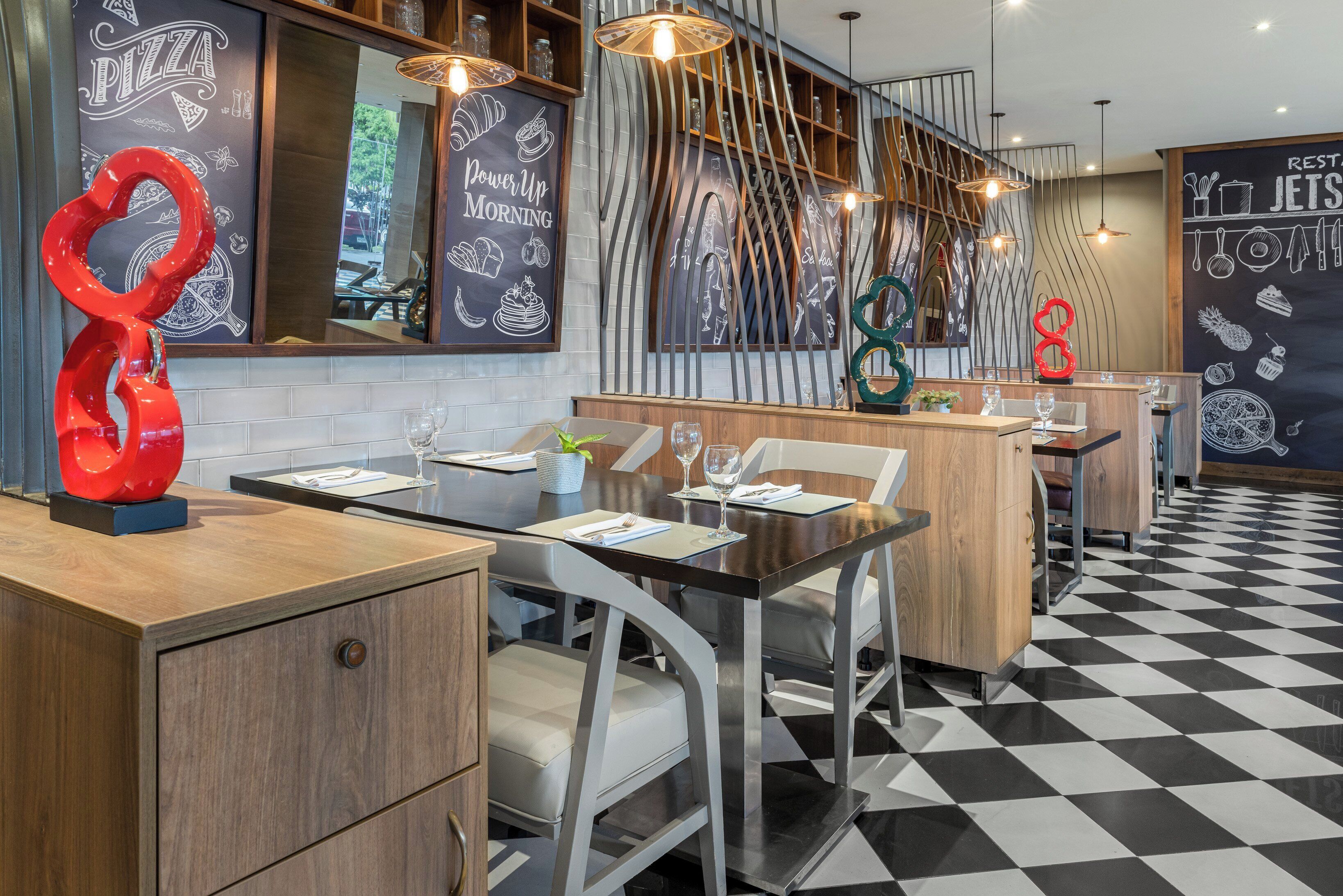 breakfast, lunch, dinner served; international cuisine