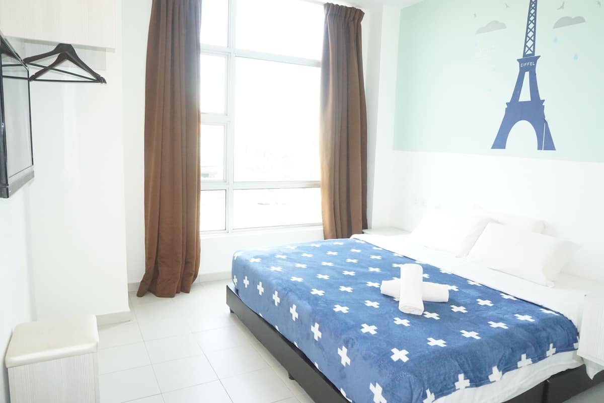 Deluxe-Zimmer, 1 King-Bett, Stadtblick | 1 Schlafzimmer, Schreibtisch, Bügeleisen/Bügelbrett, kostenloses WLAN