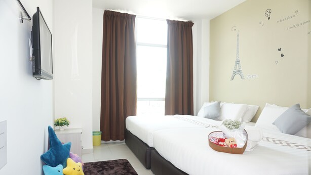 A bedroom with a bed, pillows, a bedside table, a wall-mounted TV, curtains, a window, and a wall decoration. - Sun Inns Hotel Laksamana (Malacca City)
